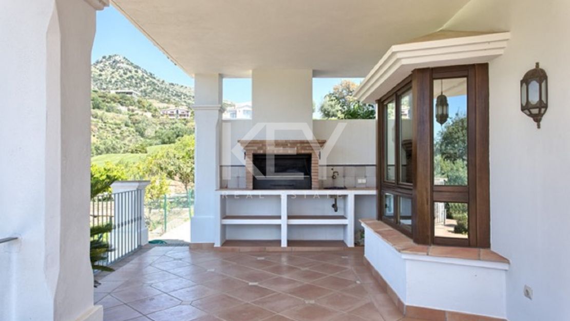 Spectacular 5-bedroom villa with panoramic sea views