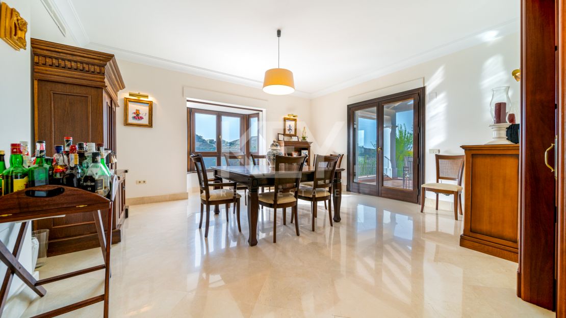 Spectacular 5-bedroom villa with panoramic sea views