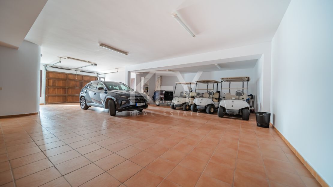 Spectacular 5-bedroom villa with panoramic sea views