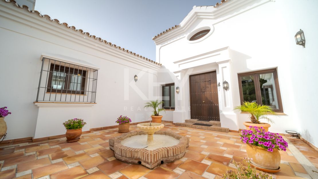 Spectacular 5-bedroom villa with panoramic sea views
