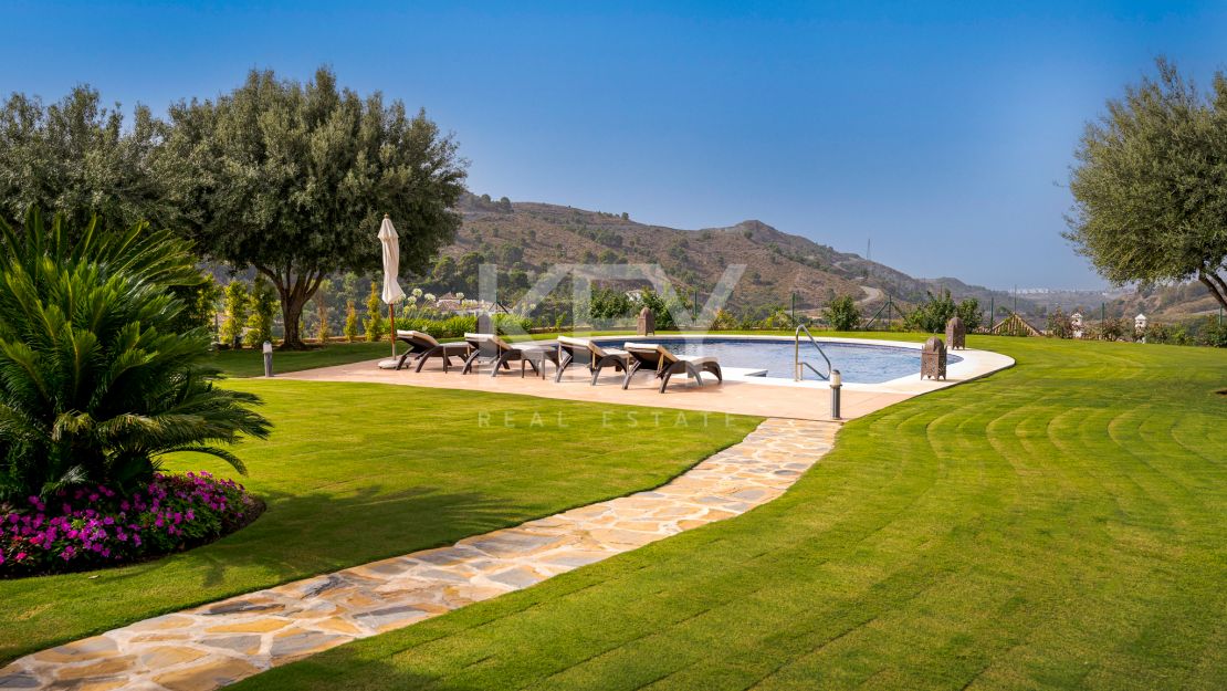 Spectacular 5-bedroom villa with panoramic sea views