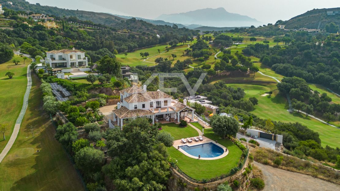 Spectacular 5-bedroom villa with panoramic sea views