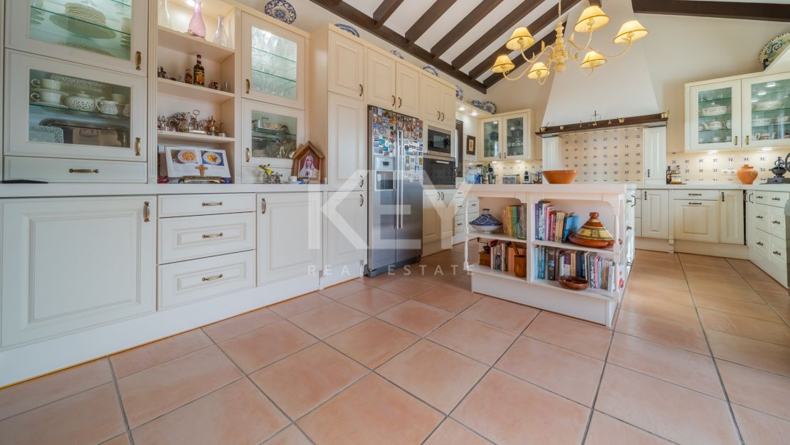 Spectacular 5-bedroom villa with panoramic sea views