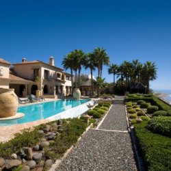 Fabulosa villa en primera línea de playa en Los Monteros