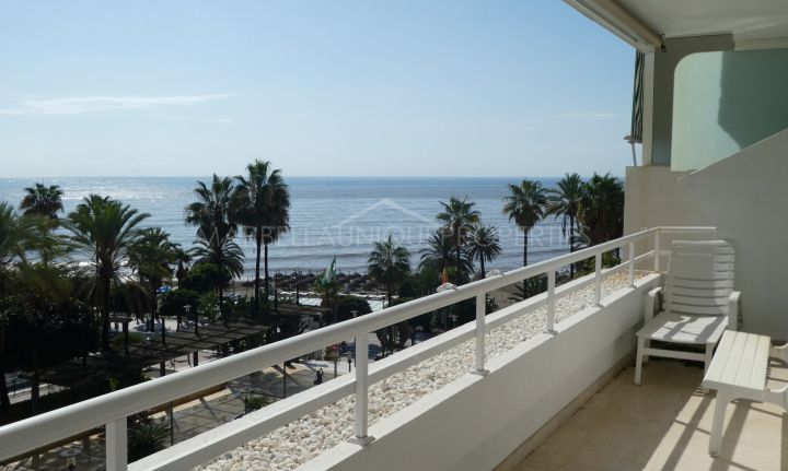 apartamento de 3 dormitorios en pleno centro de Marbella con vistas al mar.