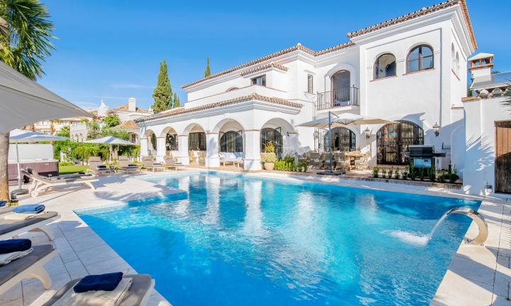 Villa en alquiler en Elviria, Marbella