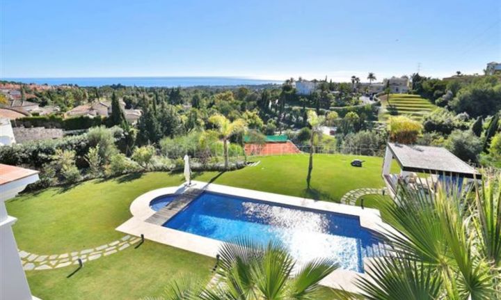 Villa en vente et location à Marbella Hill Club, Marbella