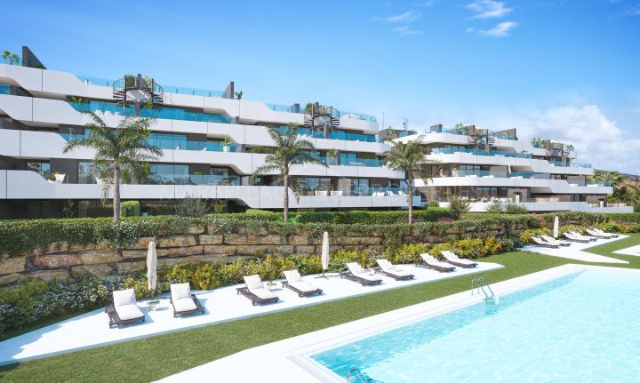 215 exclusivas viviendas especialmente diseñadas para disfrutar del estilo devida mediterráneo. Se ubica en un enclave privilegiado, a mitad de caminoentre Estepona y Marbella.
