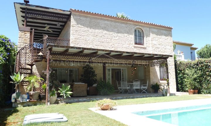 Villa en vente et location à Nueva Andalucia, Marbella