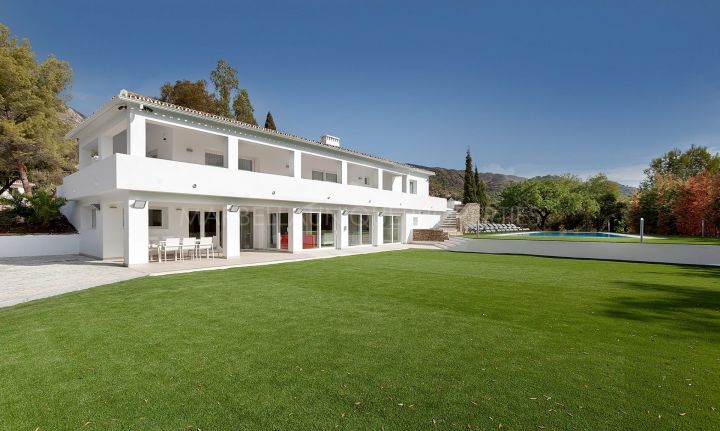 Stunning modern villa in Cascada de Camojan, Golden Mile