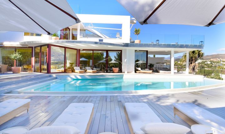 Espectacular villa moderna con vistas fantásticas en Nueva Andalucia