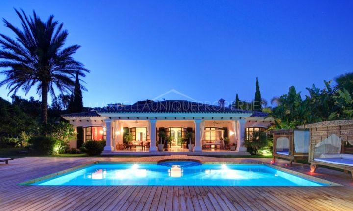 Villa de luxe de style andalou avec 5 chambres à coucher à Vega del Colorado, Benahavis