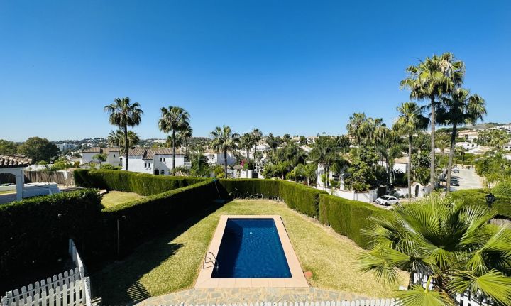 Villa familiale de 5 chambres à Marbella Country Club, Nueva Andalucia