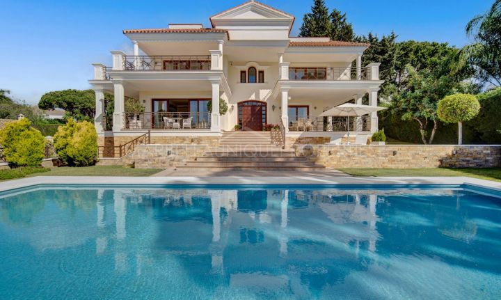 Espectacular villa de 5 dormitorios en Hacienda las Chapas, Marbella