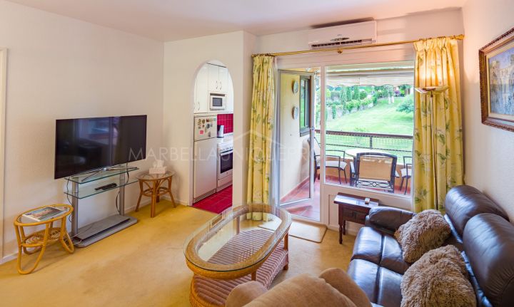 Ideal location, 2 bedroom apartment in Torres de Aloha