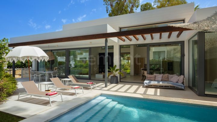 Modern 3-bedroom villa for sale in Atayala Golf, Marbella West