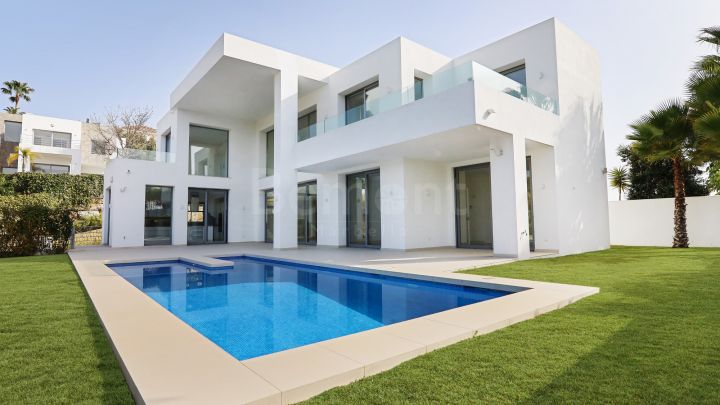 New build contemporary villa for sale in Marbella West