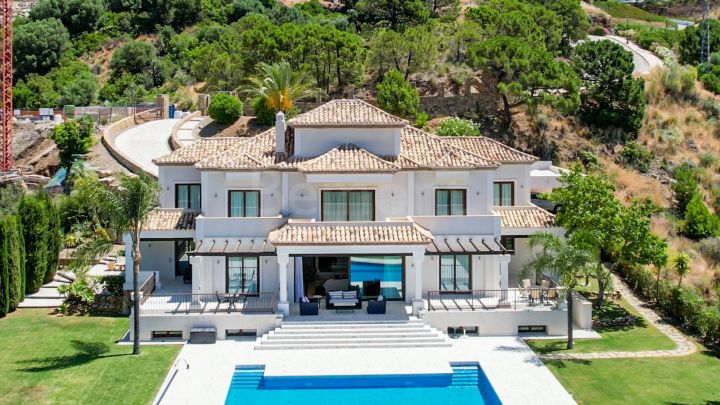 6-Bedroom luxury villa for sale in Monte Mayor, Marbella West