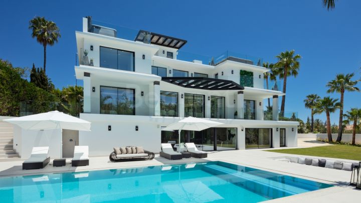 5-Bedroom luxury villa for sale in Nagueles, Marbella Golden Mile