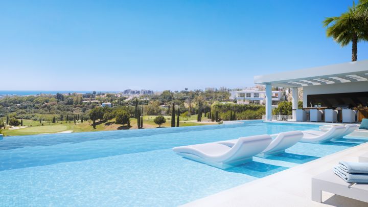 Luxe nieuw gebouwde villa met uitzicht op zee te koop in Los Flamingos Golf, Benahavis