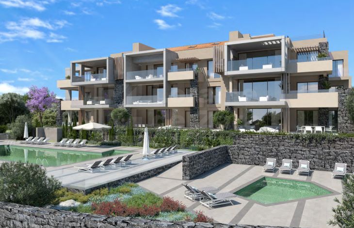 Residential complex next to the mountain and overlooking the coast in Benahavís