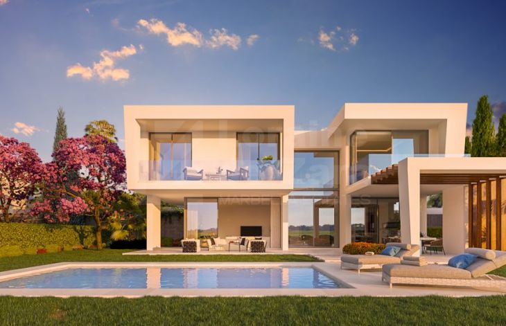Development of independent villas next to golf course in Marbella East