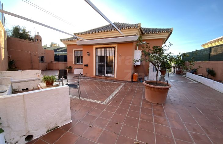 Villa with 2 independent apartments at El Gamonal, San Pedro De Alcantara