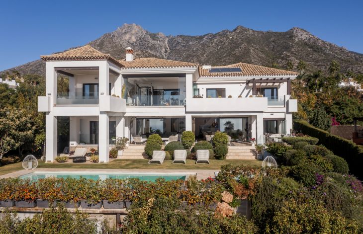 Espectacular villa de siete dormitorios con vistas panorámicas al mar en Sierra Blanca, Marbella