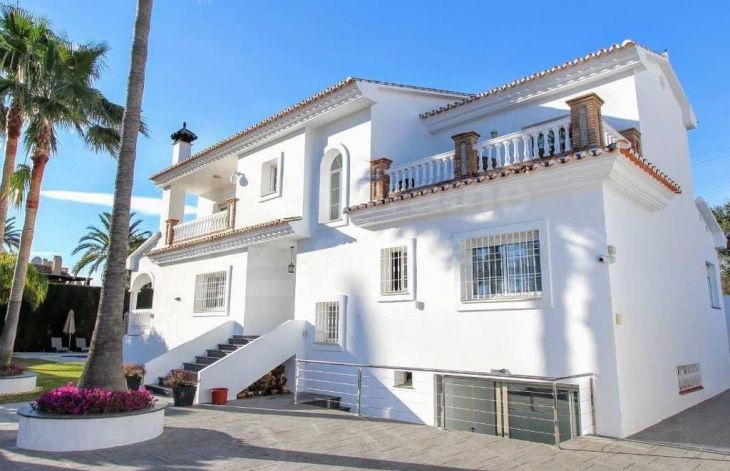 Beautiful renovated 5 bedroom villa in the Golf Valley, Marbella