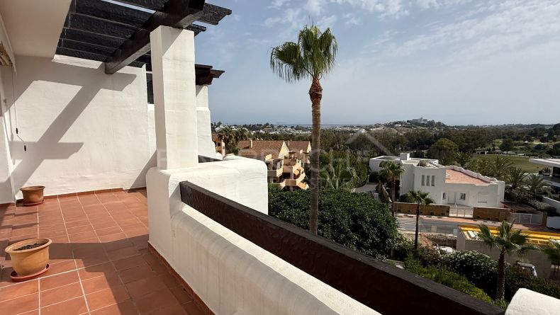 Duplex penthouse with panoramic views in Las Lomas del Marques, Benahavis