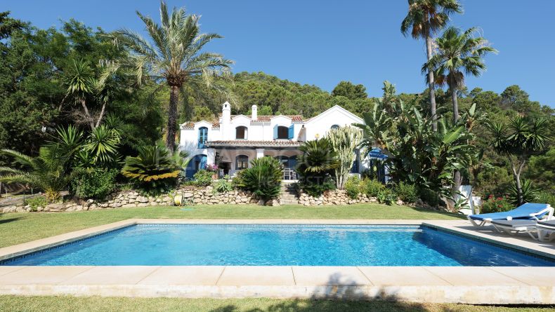 Exclusiva villa mediterránea con vistas panorámicas en Benahavís