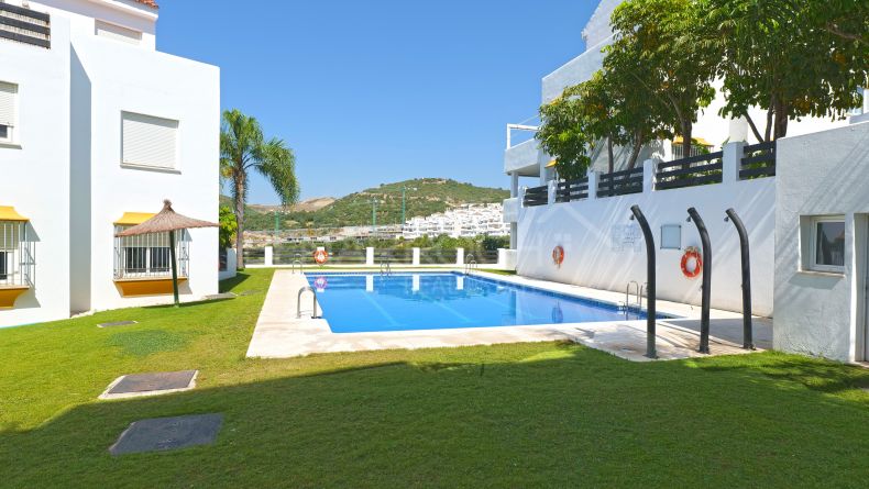 Apartment in Valle Romano, Estepona: Excellent Condition and Location