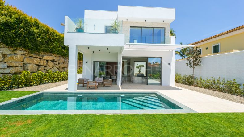 Newly built villa in Estepona West