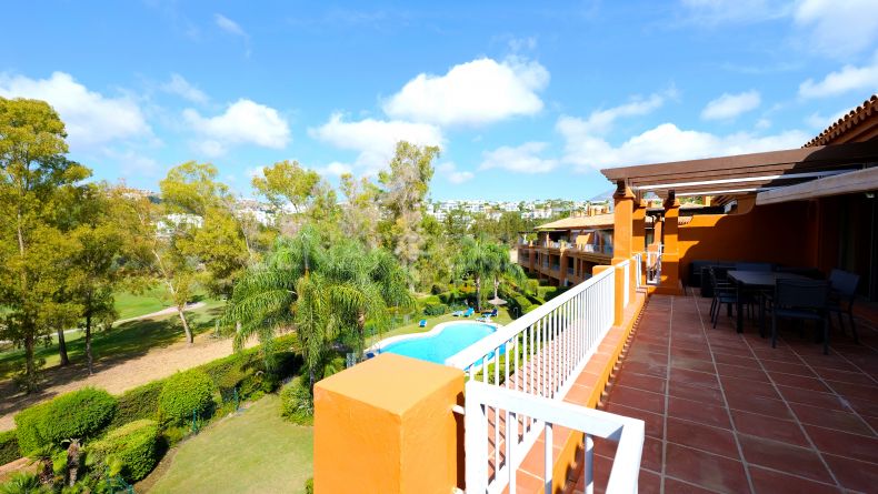 Penthouse for rent in Benatalaya, Estepona