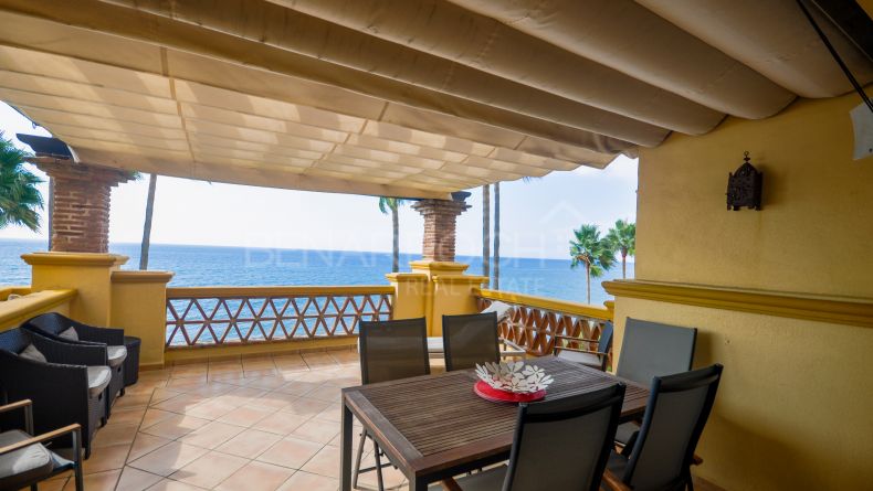 Frontline beach apartment in Rio Real Playa, Marbella East