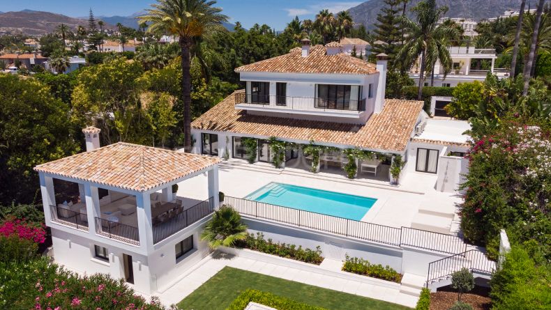 Villa en primera linea de golf en Las Brisas, Nueva Andalucia