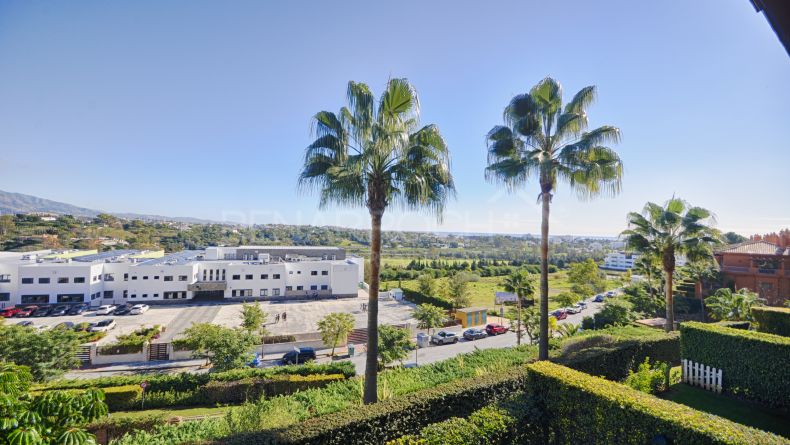 Appartement impeccable avec vue à Benatalaya, Estepona
