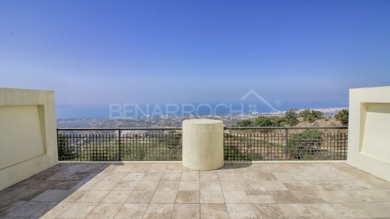 Apartment with open views in Los Monteros Hill club, Marbella East