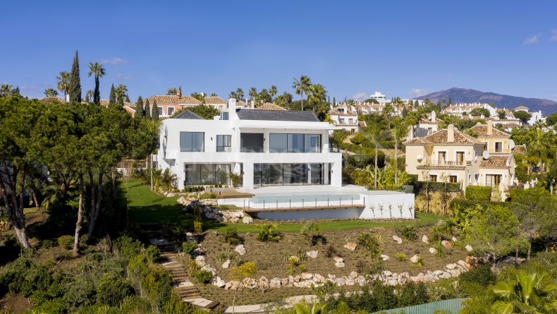 Villa de nueva construccion en El Paraiso Medio, Estepona