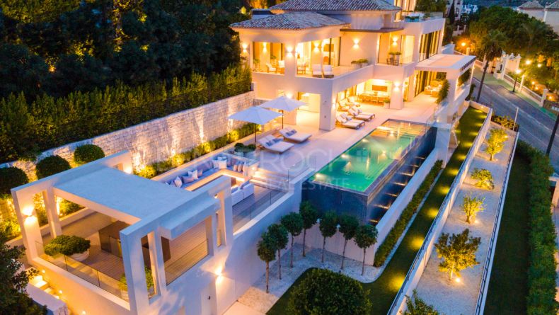 Modern villa in El Herrojo. Benahavis