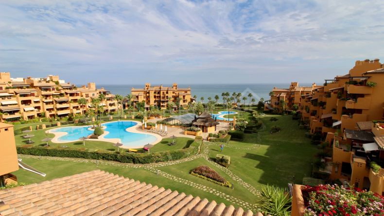 Atico duplex de lujo en Los Granados del Mar, Estepona