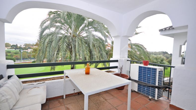Apartamento con vistas al golf en Guadalmina Baja