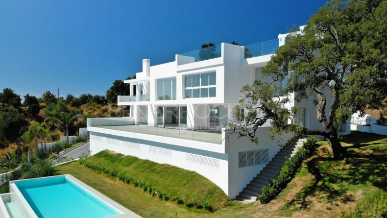 Modern style villa in Marbella East, La Mairena