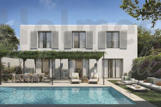 La Reserva de los Álamos is a new complex located in a privileged setting, right by the golf course, offering homes with terrace, garden, and private pool in Sotogrande.