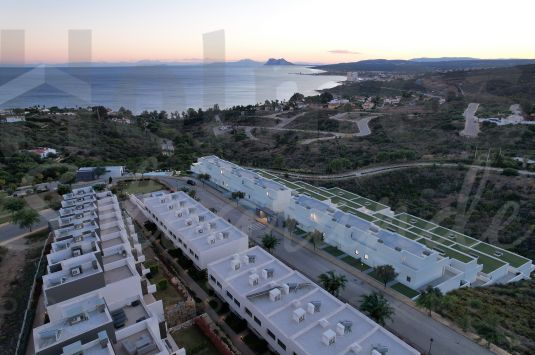 BLUE VIEW HEIGHTS, nueva promoción de 46 casas adosadas de estilo contemporáneo y vistas incomparables en Bahía de las Rocas, Manilva.