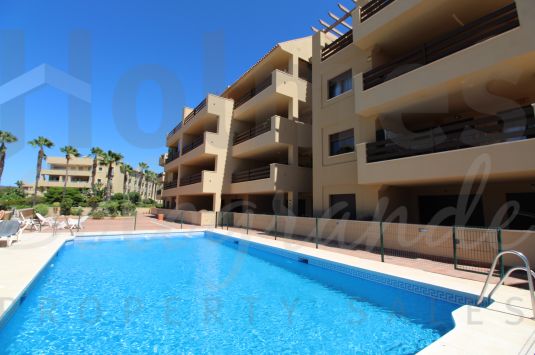 Spacious first floor 3-bedroom apartment in the Sotogrande Marina.