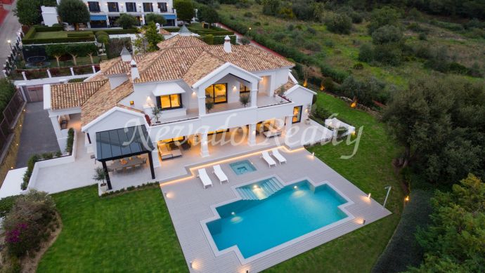 Los Picos de Nagüeles, Marbella Golden Mile