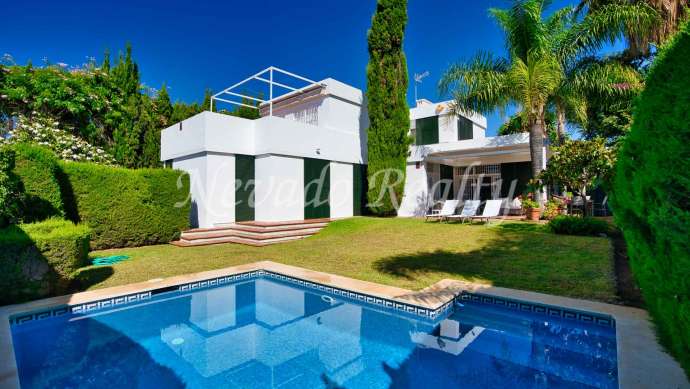 Villa in Estepona for sale