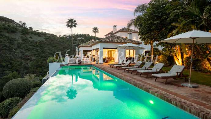 Villa in La Quinta with sea and golf views for sale