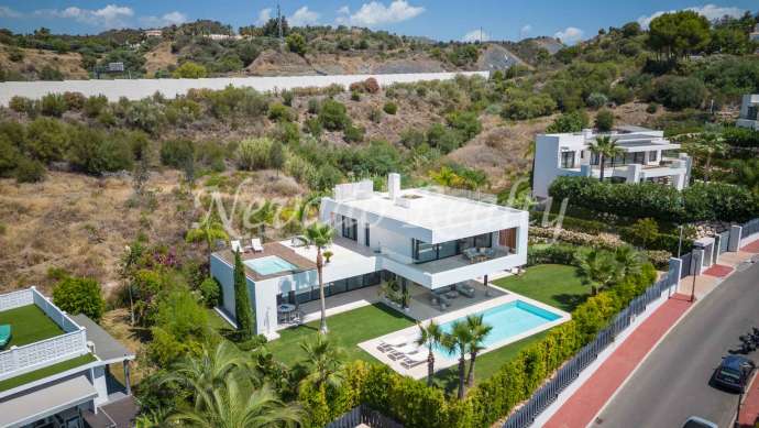 Villa in Nueva Andalucia in gated community for sale